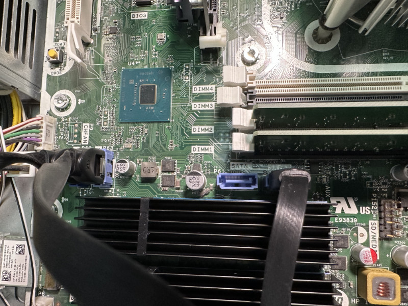 原始板载 SSD 散热改造和 SATA 接口使用情况
